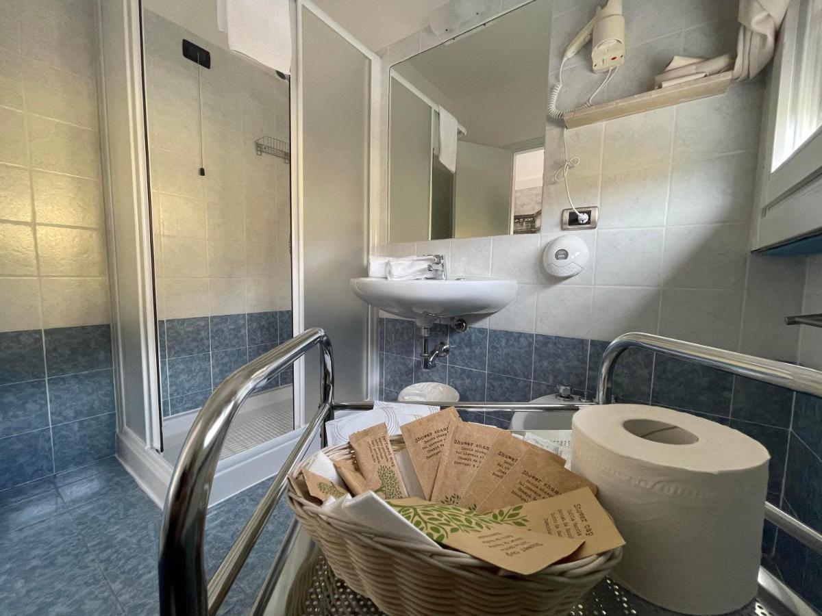 Lake Garda Hostel Salò Eksteriør bilde