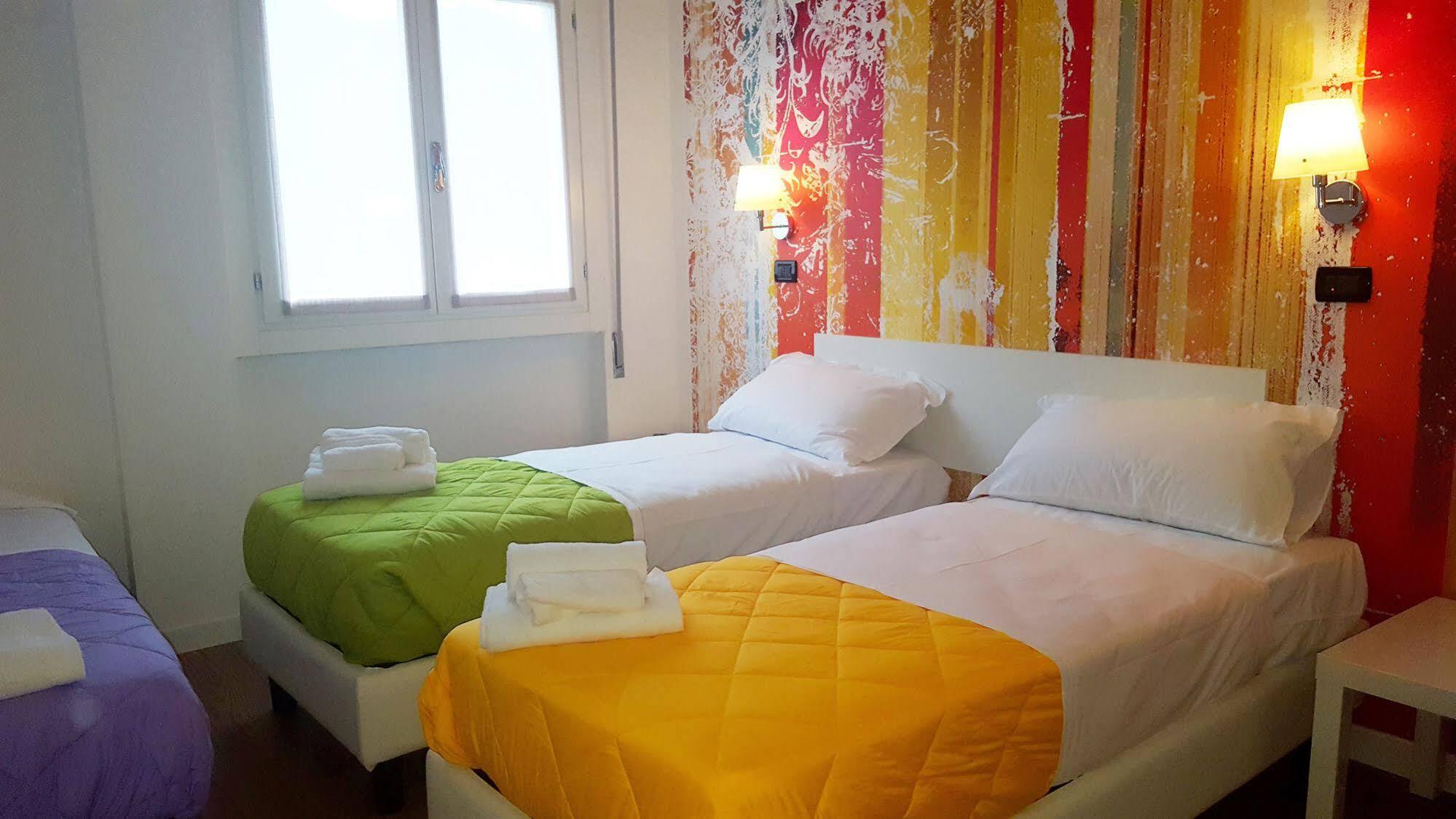 Lake Garda Hostel Salò Eksteriør bilde