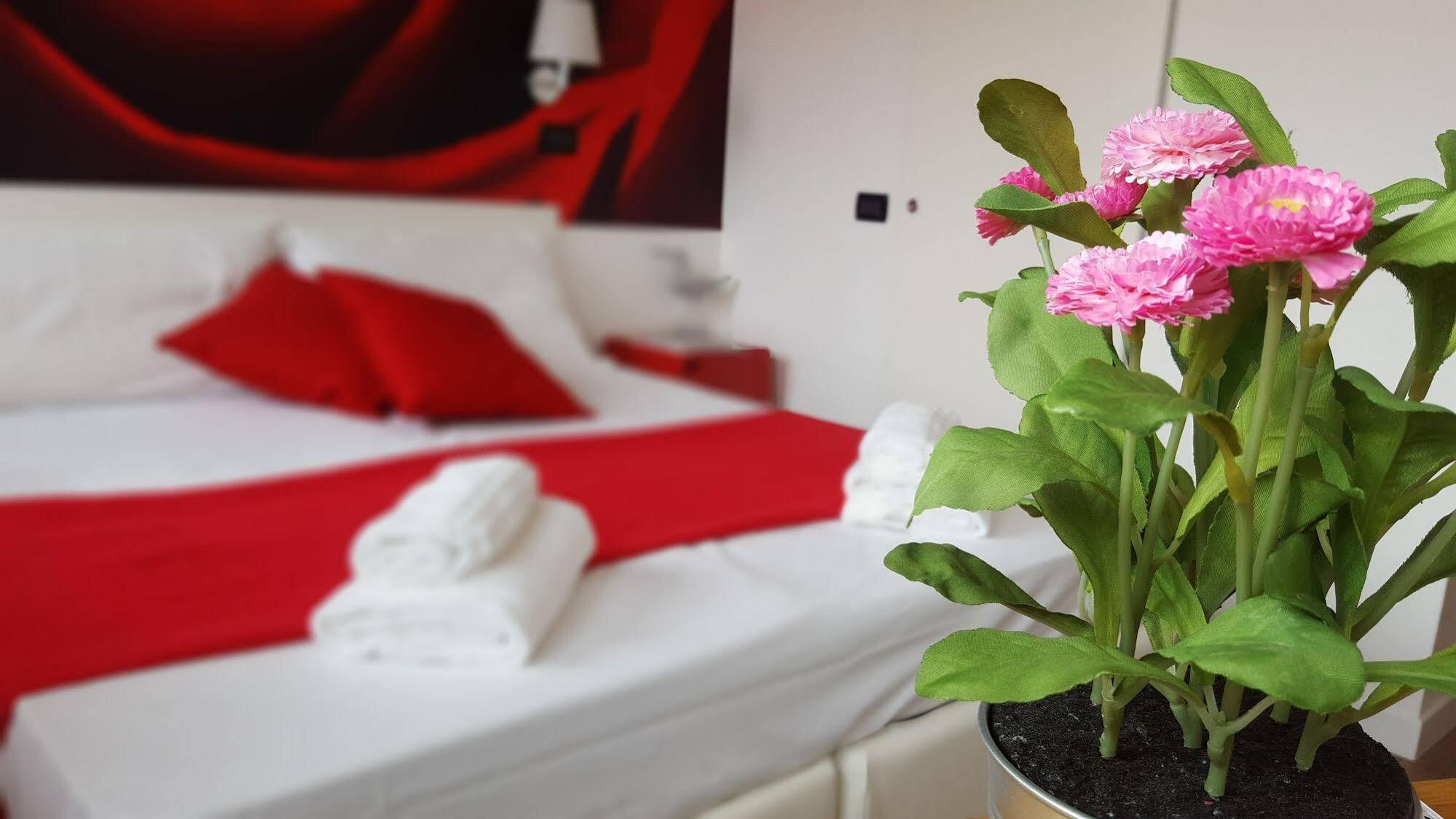 Lake Garda Hostel Salò Eksteriør bilde
