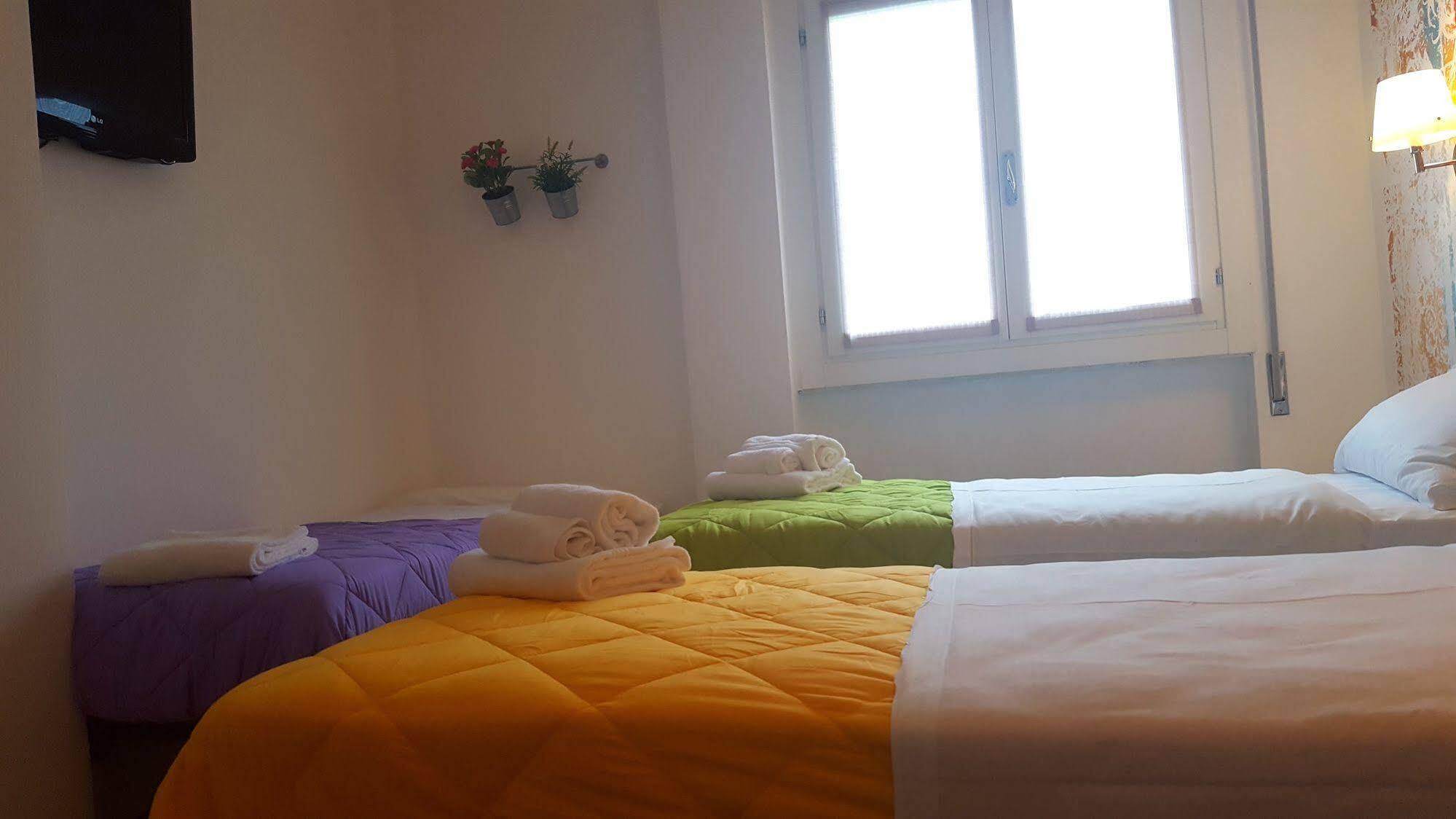 Lake Garda Hostel Salò Eksteriør bilde